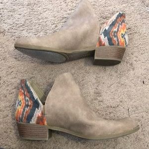 Booties with patterned back